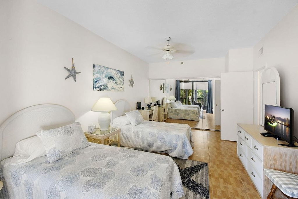 221 Ne Plantation Road - Photo 22