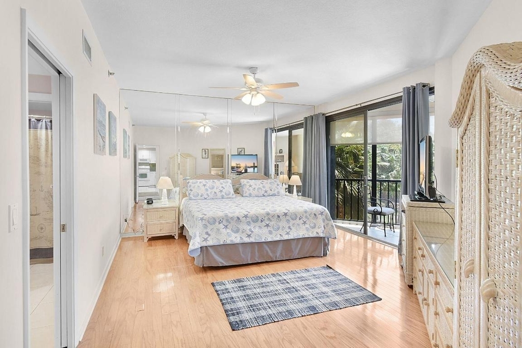 221 Ne Plantation Road - Photo 16