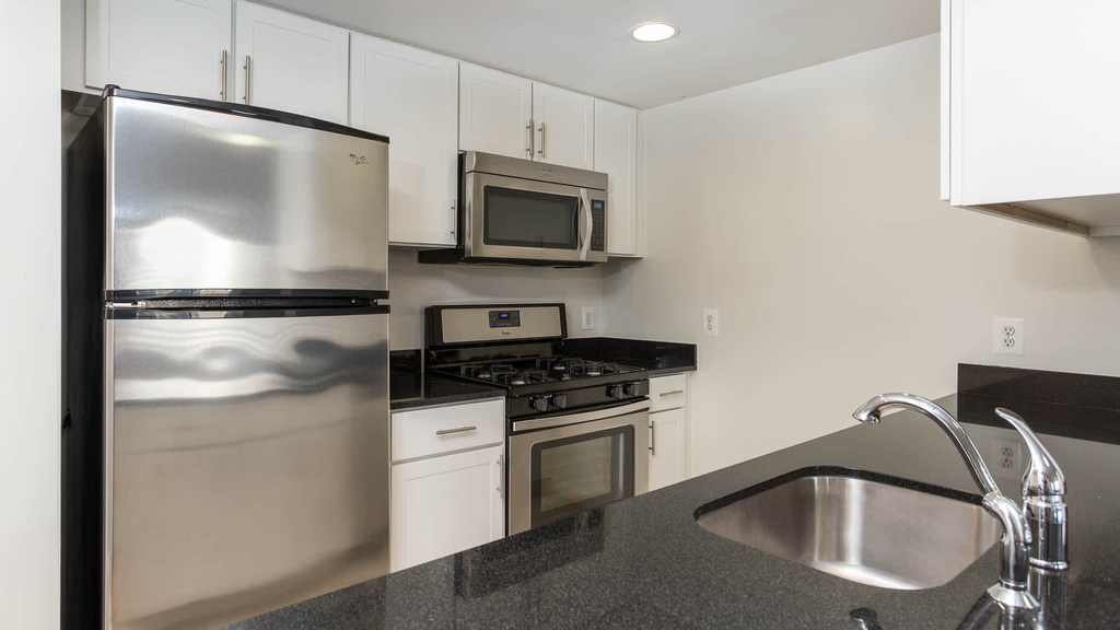 901 N. Nelson St. - Photo 2