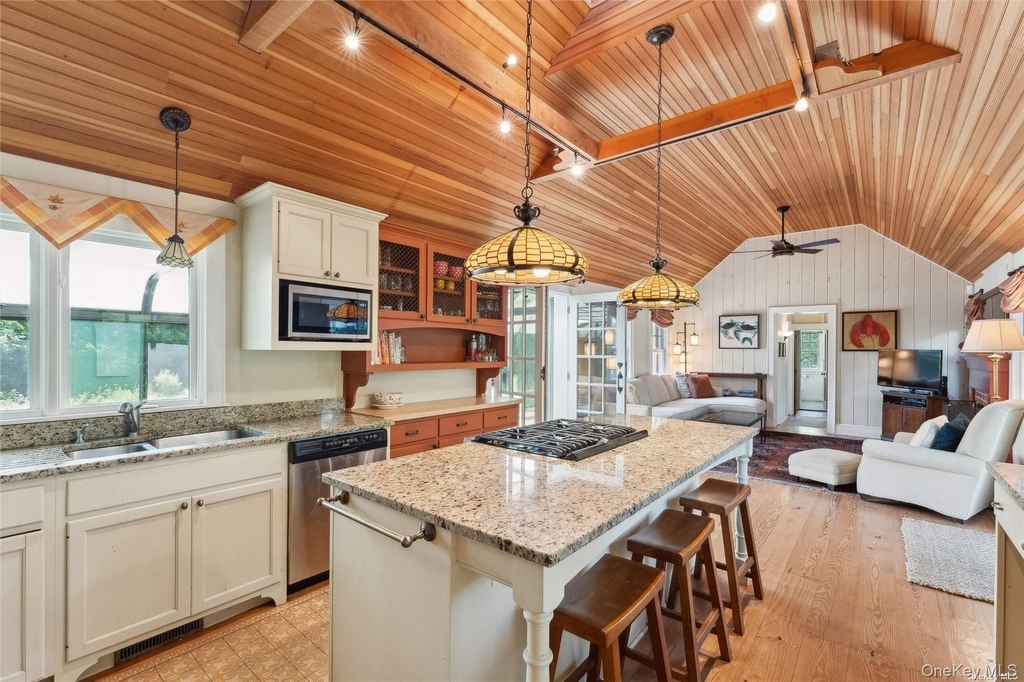 695 Main Street - Photo 5