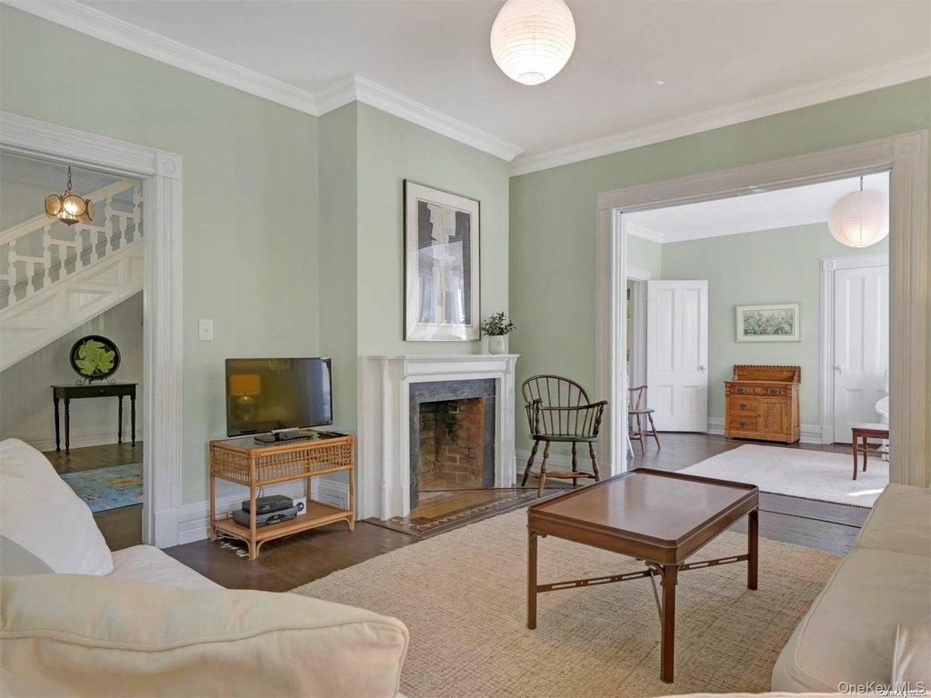 51 Quogue Street - Photo 3