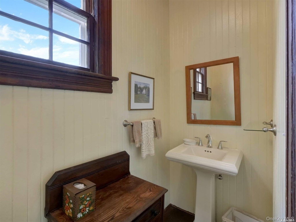 51 Quogue Street - Photo 7