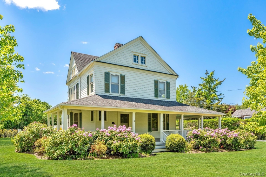 51 Quogue Street - Photo 1