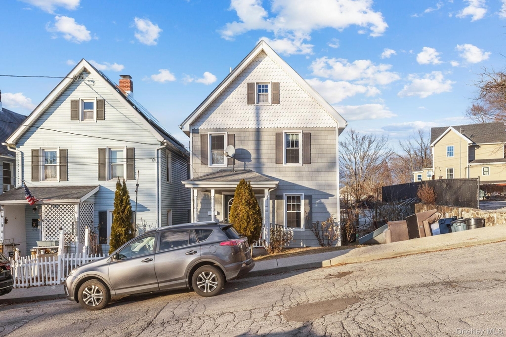983 Warren Avenue - Photo 1