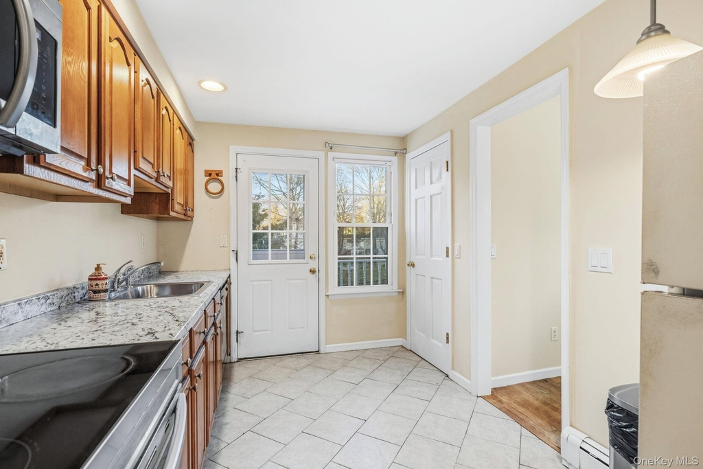 983 Warren Avenue - Photo 5