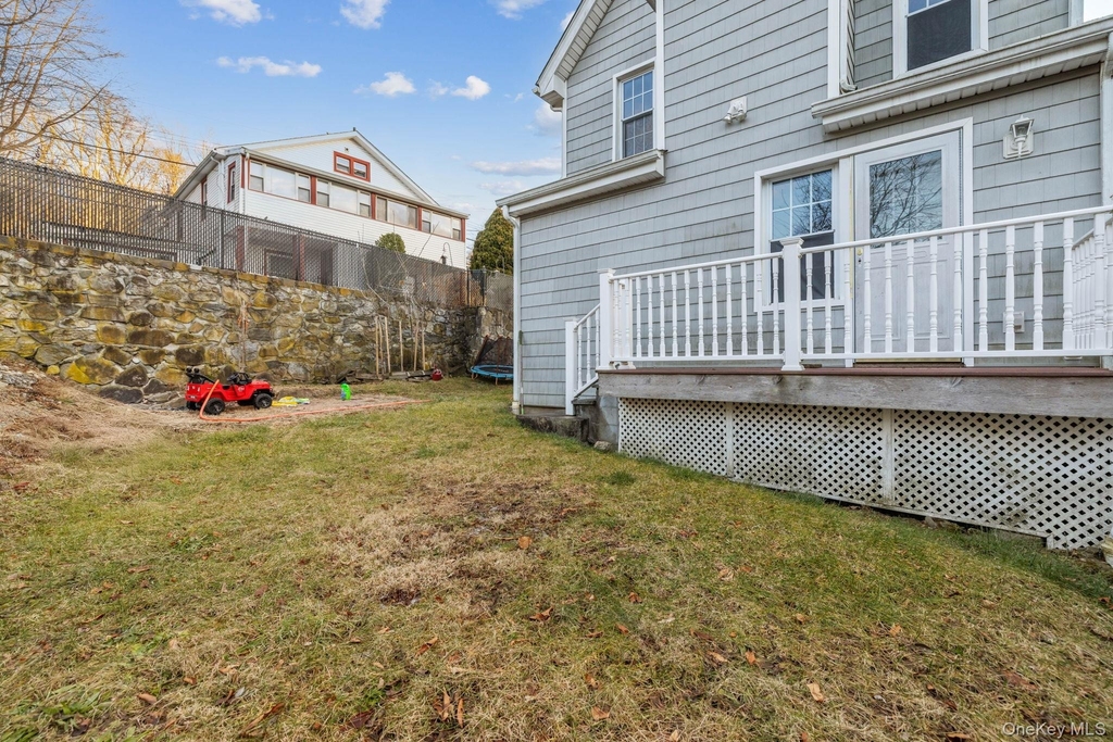 983 Warren Avenue - Photo 2