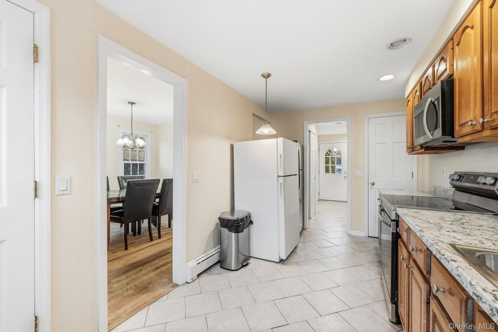 983 Warren Avenue - Photo 6