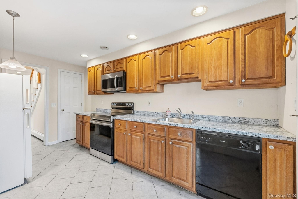 983 Warren Avenue - Photo 4