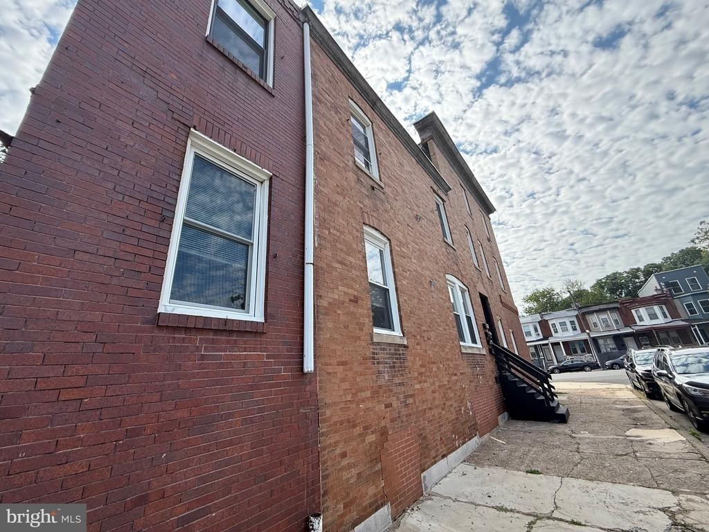 1945 W Hunting Park Avenue - Photo 3