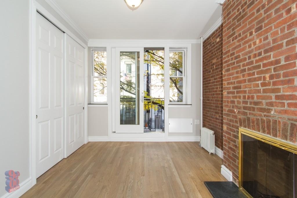 East 7th Street - Photo 0