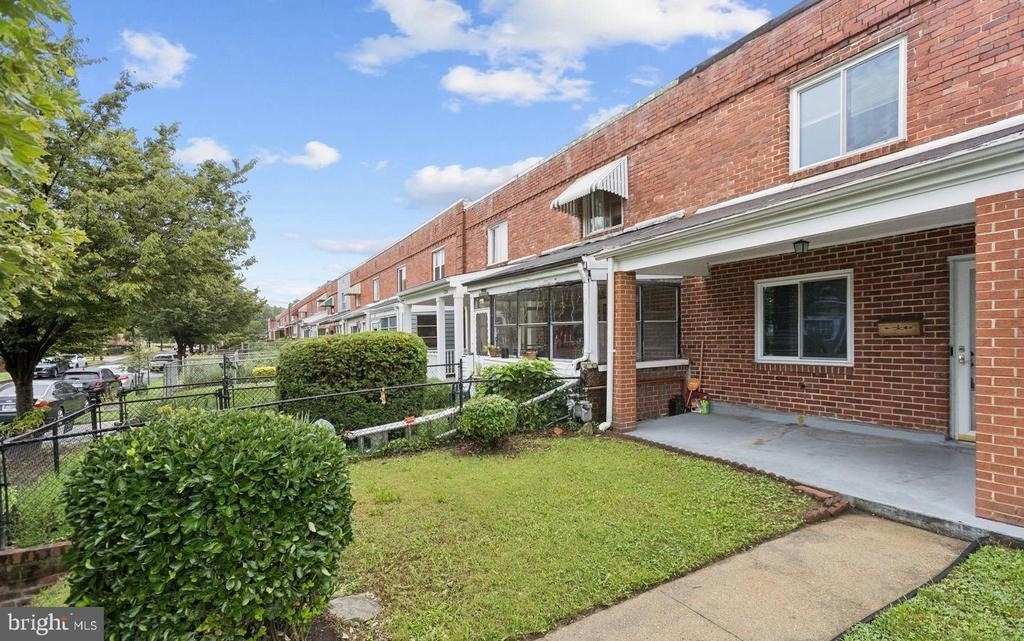 128 33rd Street Ne - Photo 0