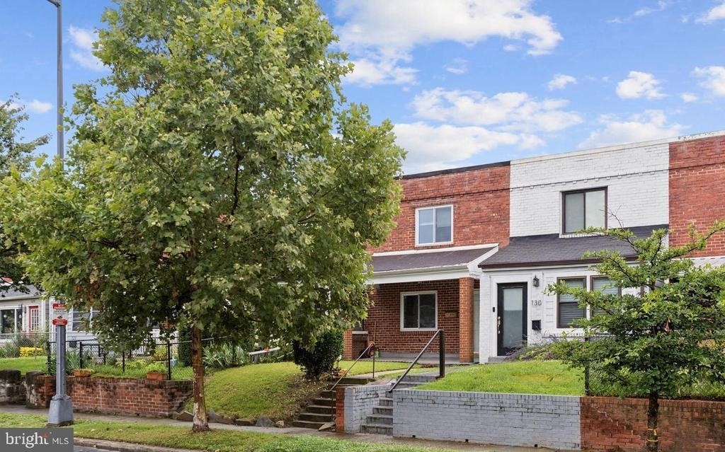 128 33rd Street Ne - Photo 1