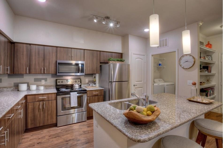 1200 Estancia Pkwy - Photo 0