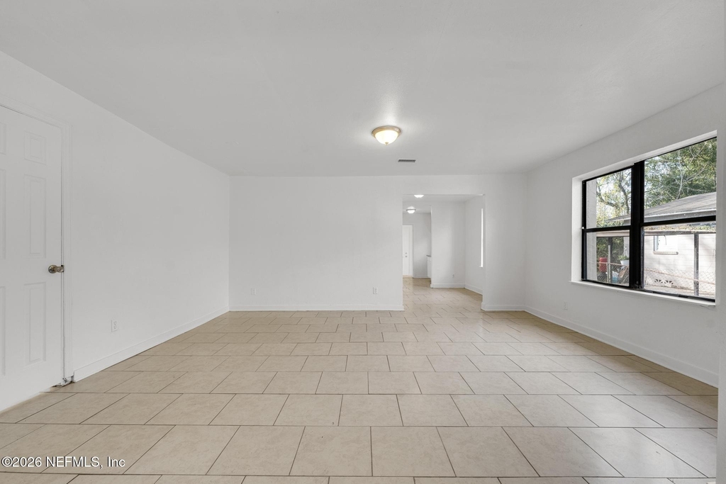 1830 W 27th Street - Photo 4
