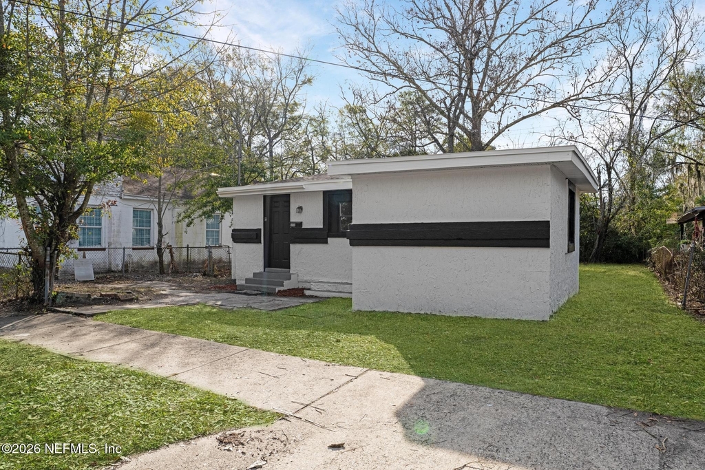 1830 W 27th Street - Photo 2