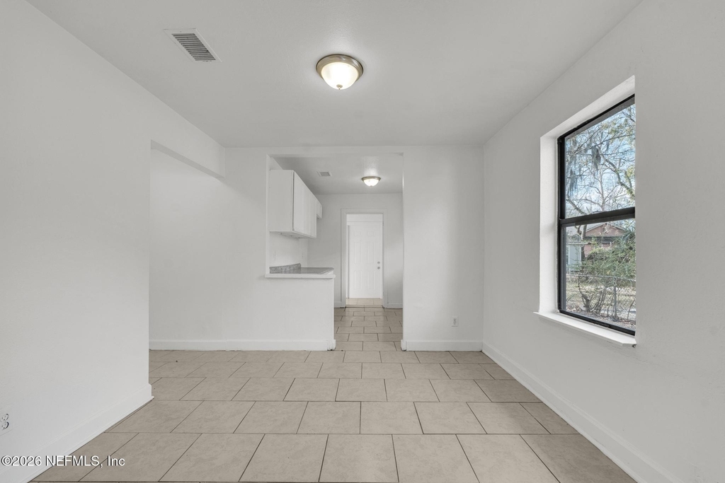 1830 W 27th Street - Photo 7