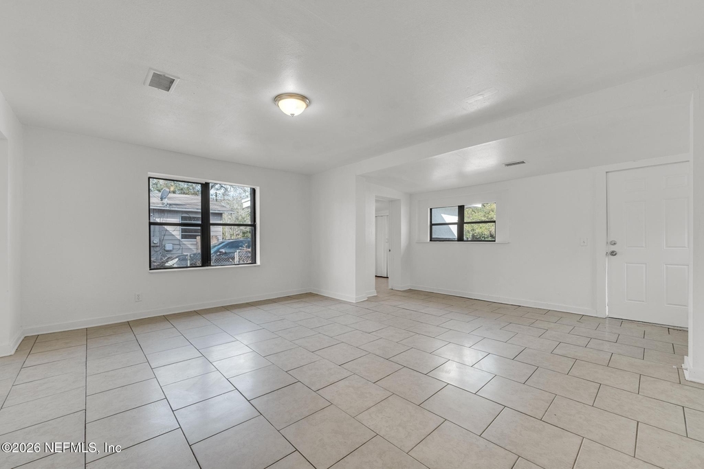 1830 W 27th Street - Photo 6