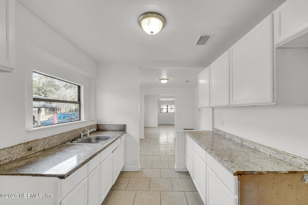 1830 W 27th Street - Photo 9