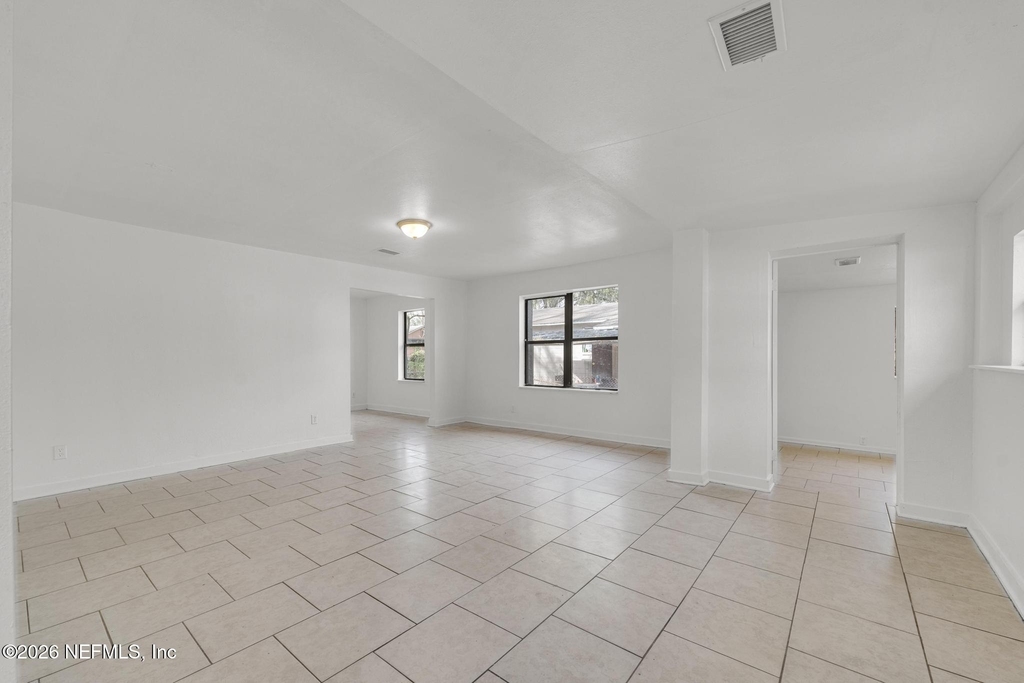 1830 W 27th Street - Photo 3
