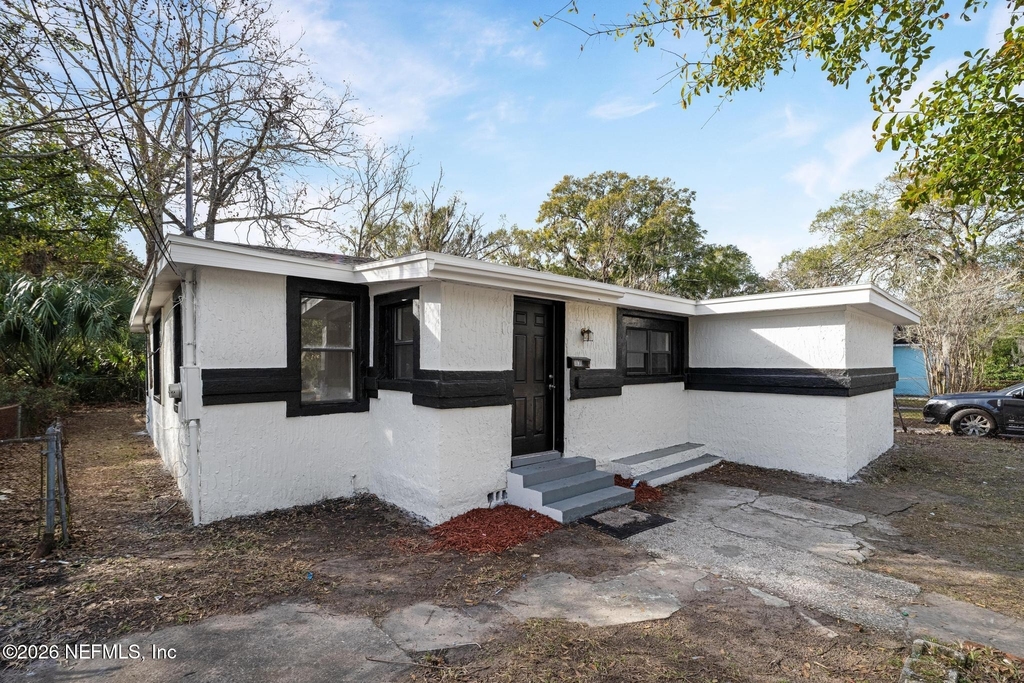 1830 W 27th Street - Photo 0