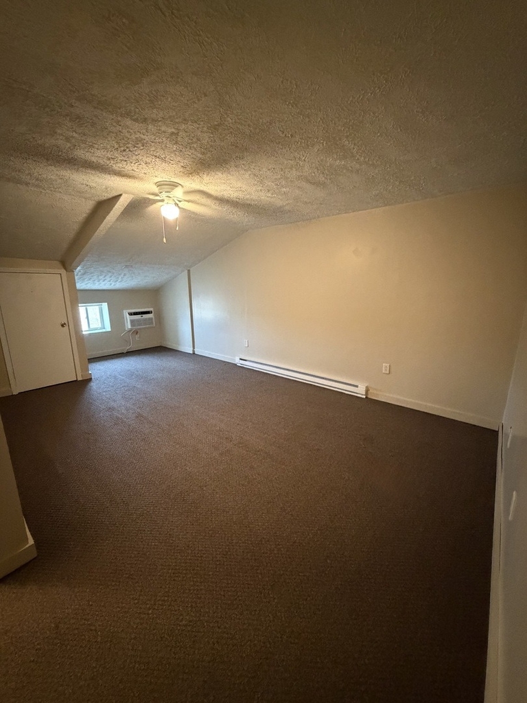 690 W Judson Street - Photo 4