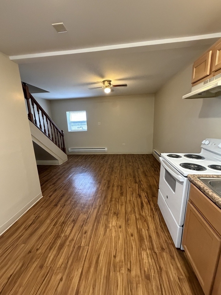 690 W Judson Street - Photo 2
