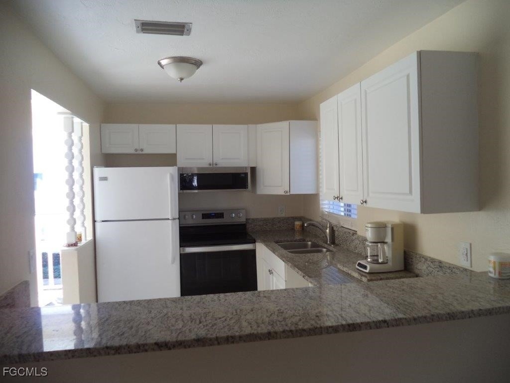 8071 Country Road - Photo 3