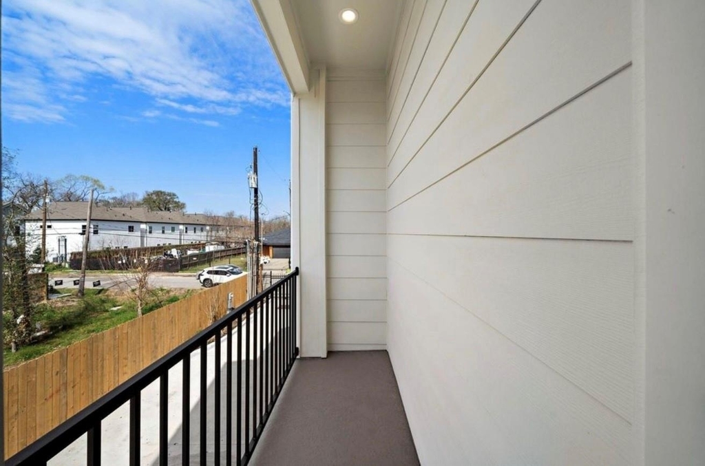 835 Elkhart Street - Photo 6
