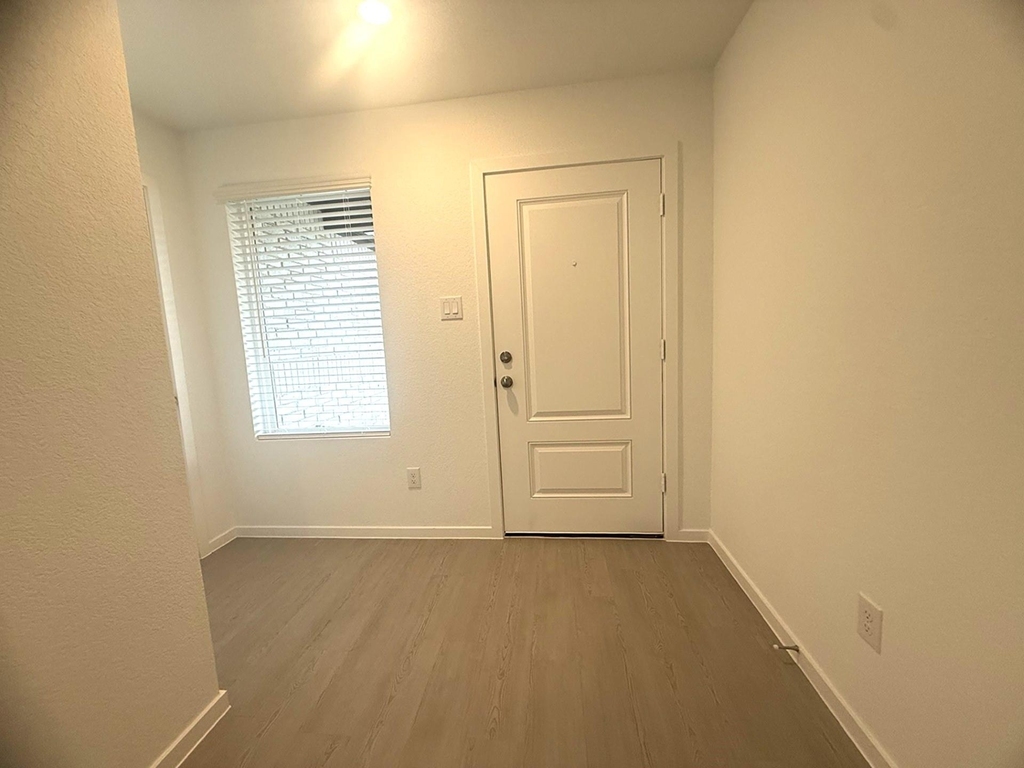 1520 Sunset Ridge Drive - Photo 0