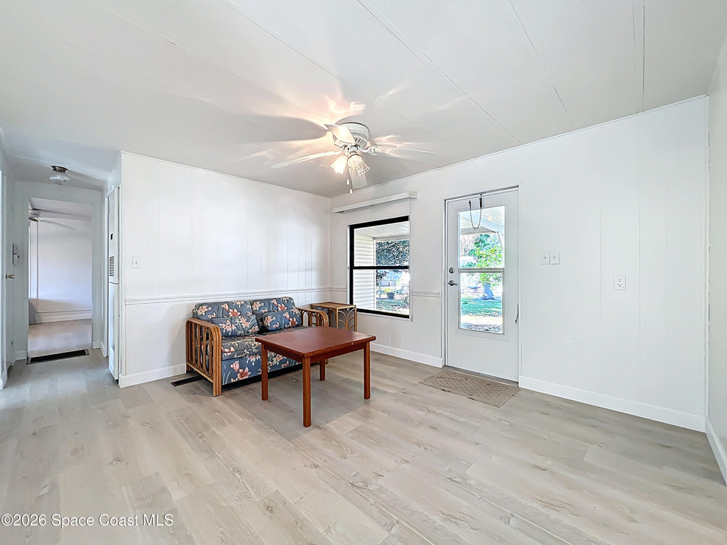 909 Sequoia Street - Photo 2