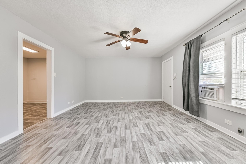 1021 Maple Street - Photo 2