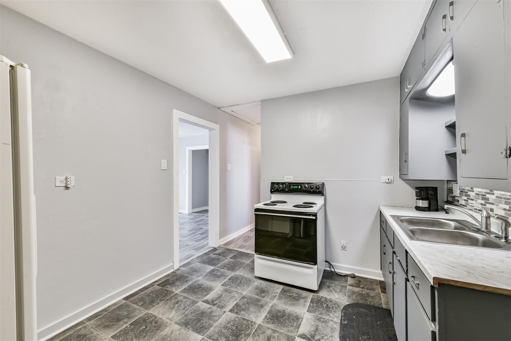 1021 Maple Street - Photo 6