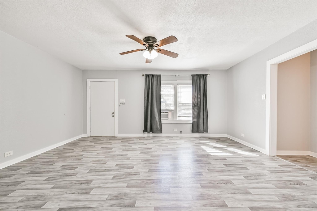 1021 Maple Street - Photo 3