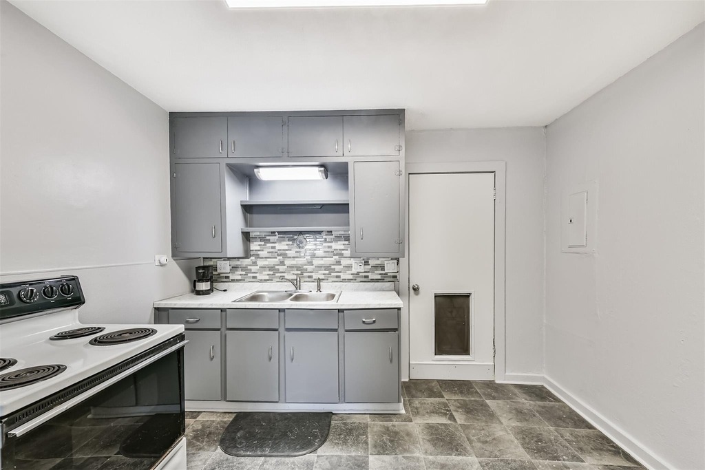 1021 Maple Street - Photo 5