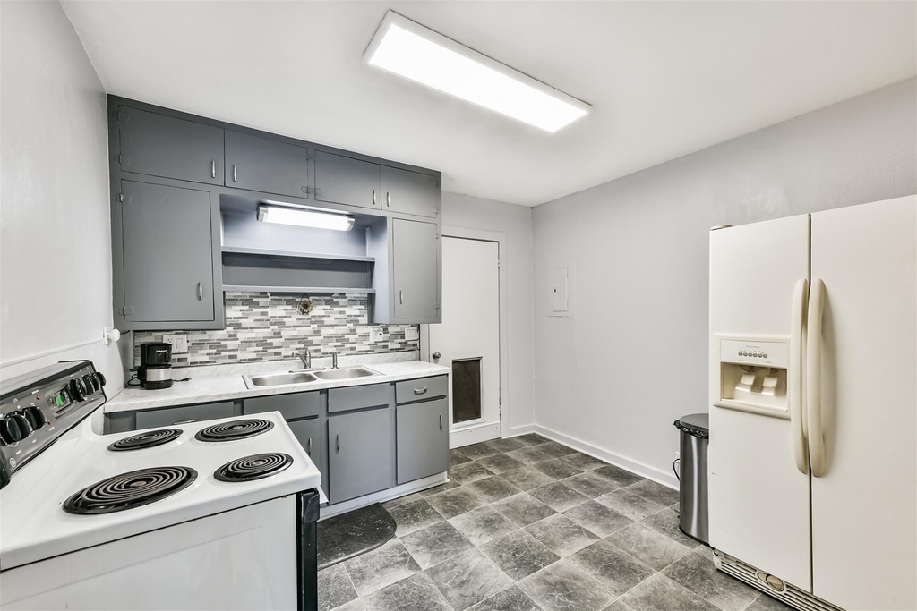 1021 Maple Street - Photo 4