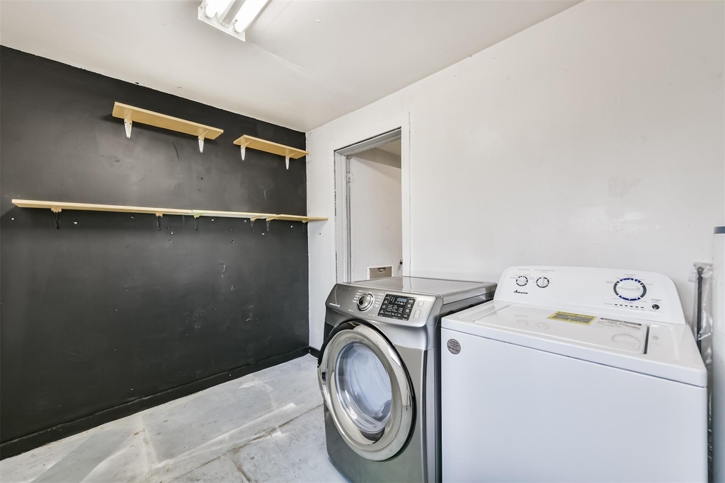 1021 Maple Street - Photo 12