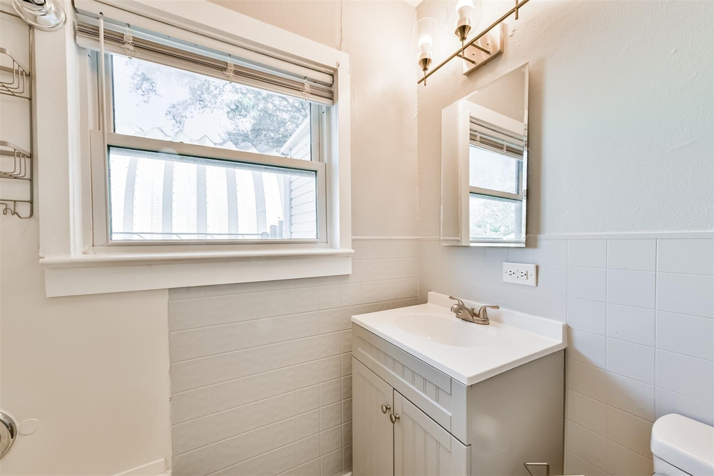 1021 Maple Street - Photo 10