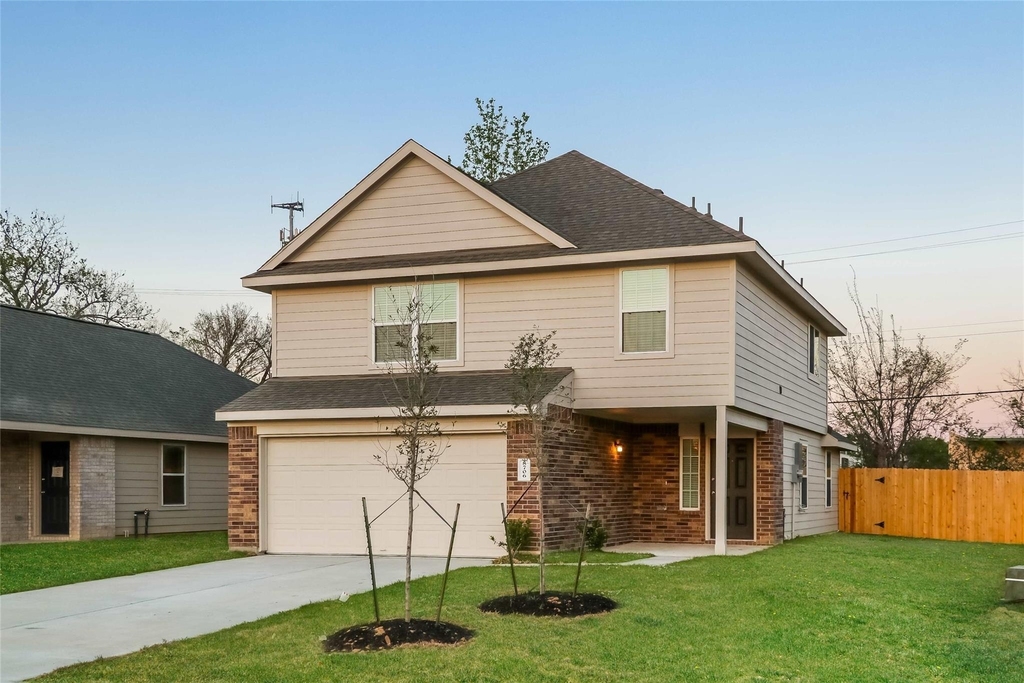 8706 Lar-ree Oaks Circle - Photo 1