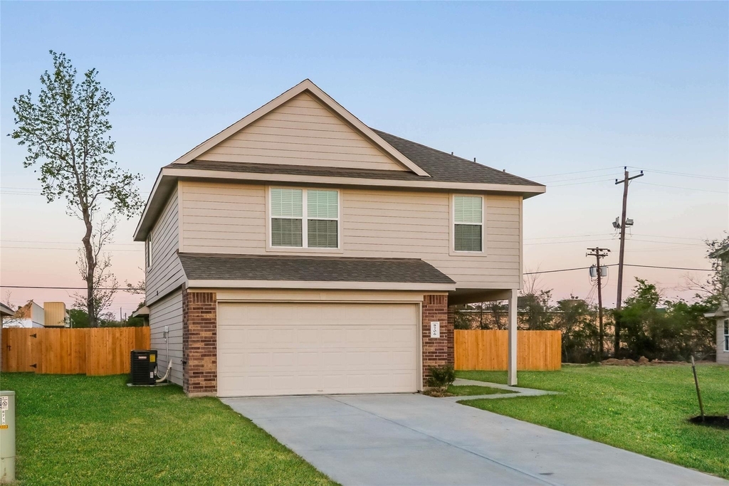 8706 Lar-ree Oaks Circle - Photo 0