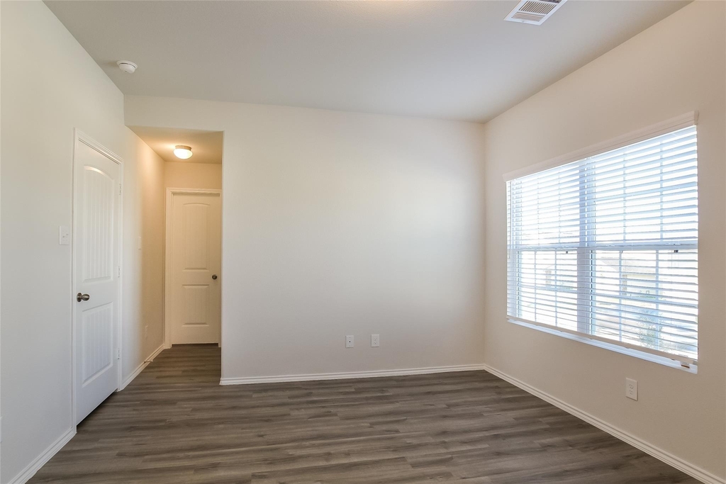 8706 Lar-ree Oaks Circle - Photo 6