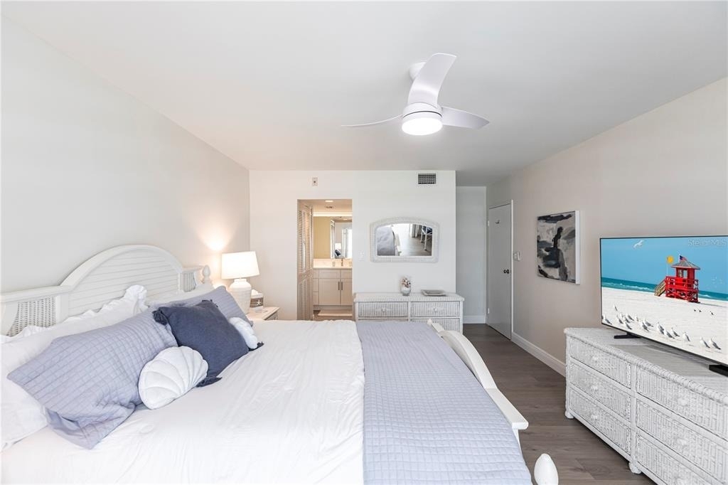 1055 W Peppertree Drive - Photo 9