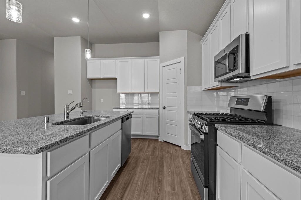 3003 Middleton Drive - Photo 3