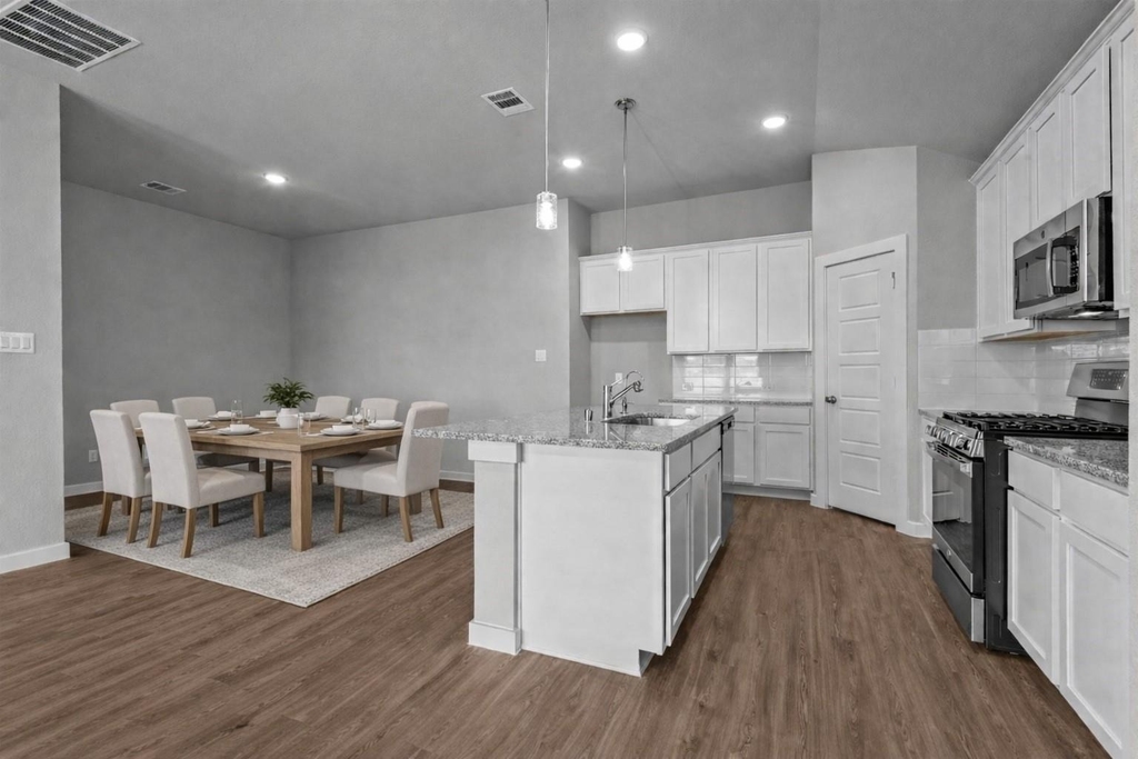 3003 Middleton Drive - Photo 5
