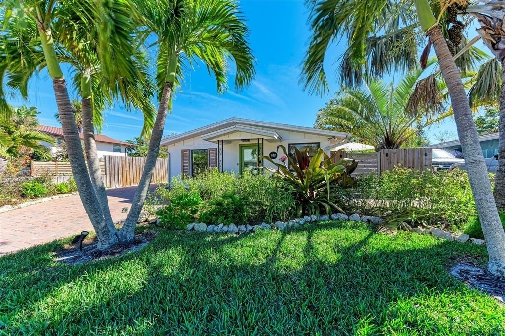 730 Fox Street - Photo 1