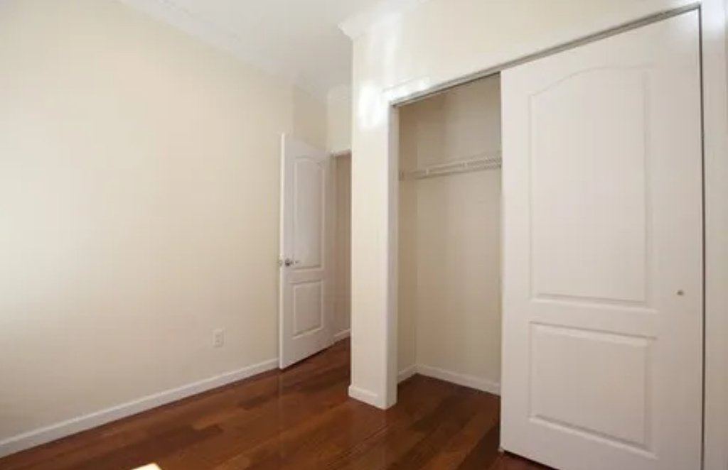 1427 York Avenue ( E 76th St) - Photo 1
