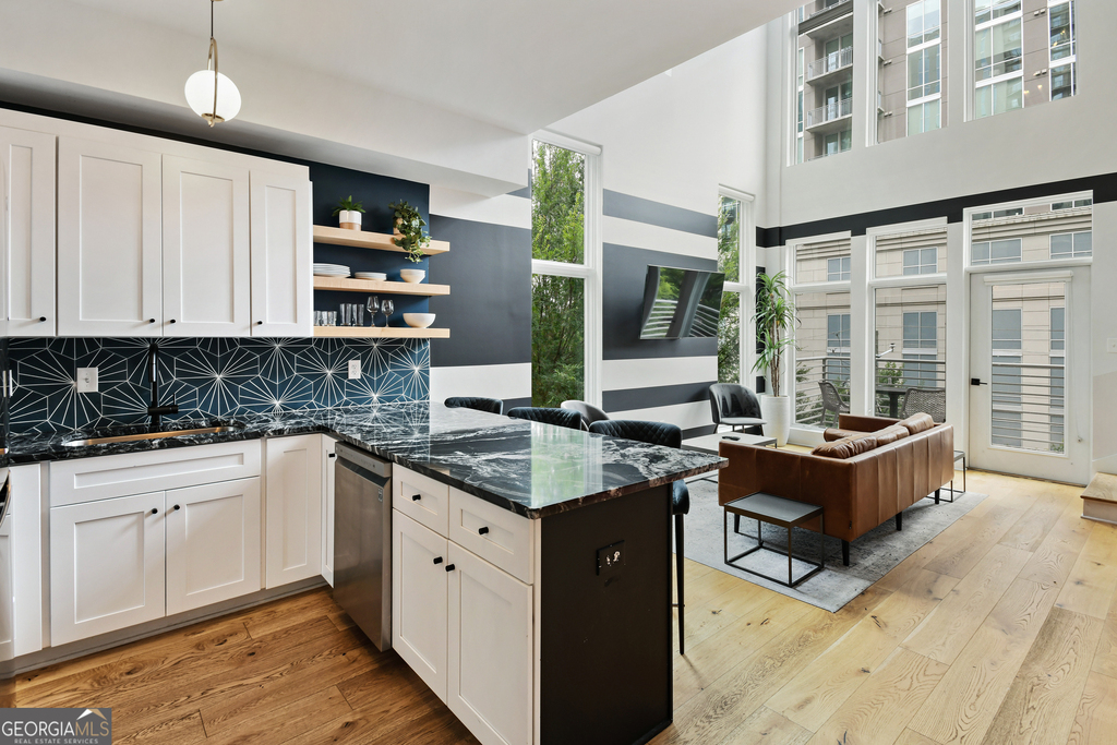 208 12th Street Ne - Photo 3