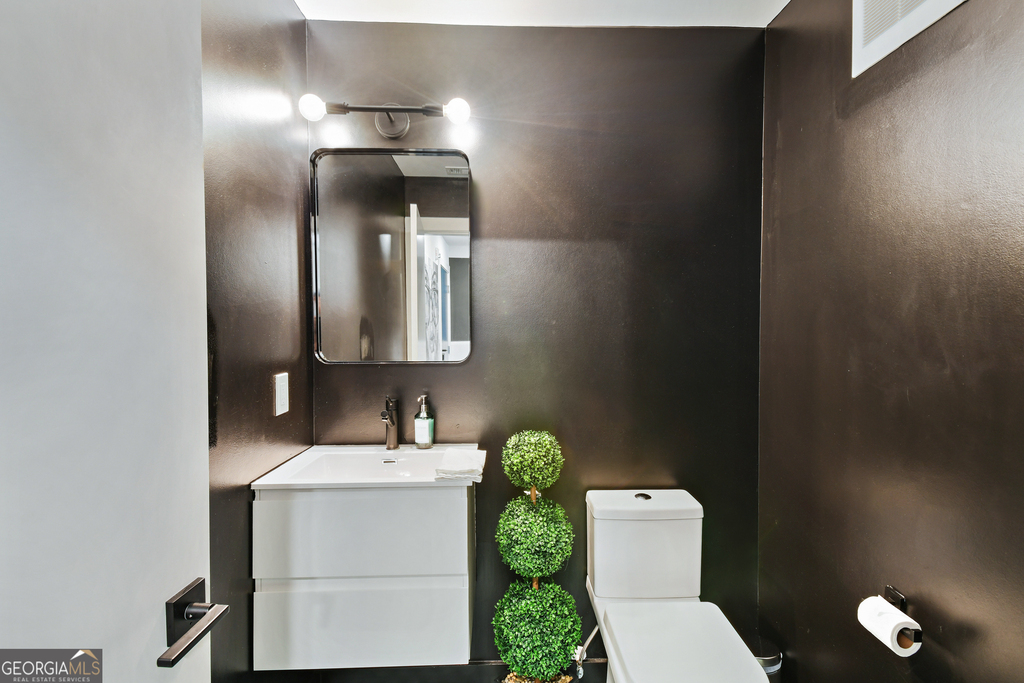 208 12th Street Ne - Photo 31