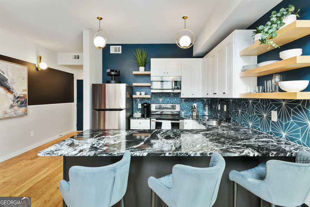 208 12th Street Ne - Photo 7