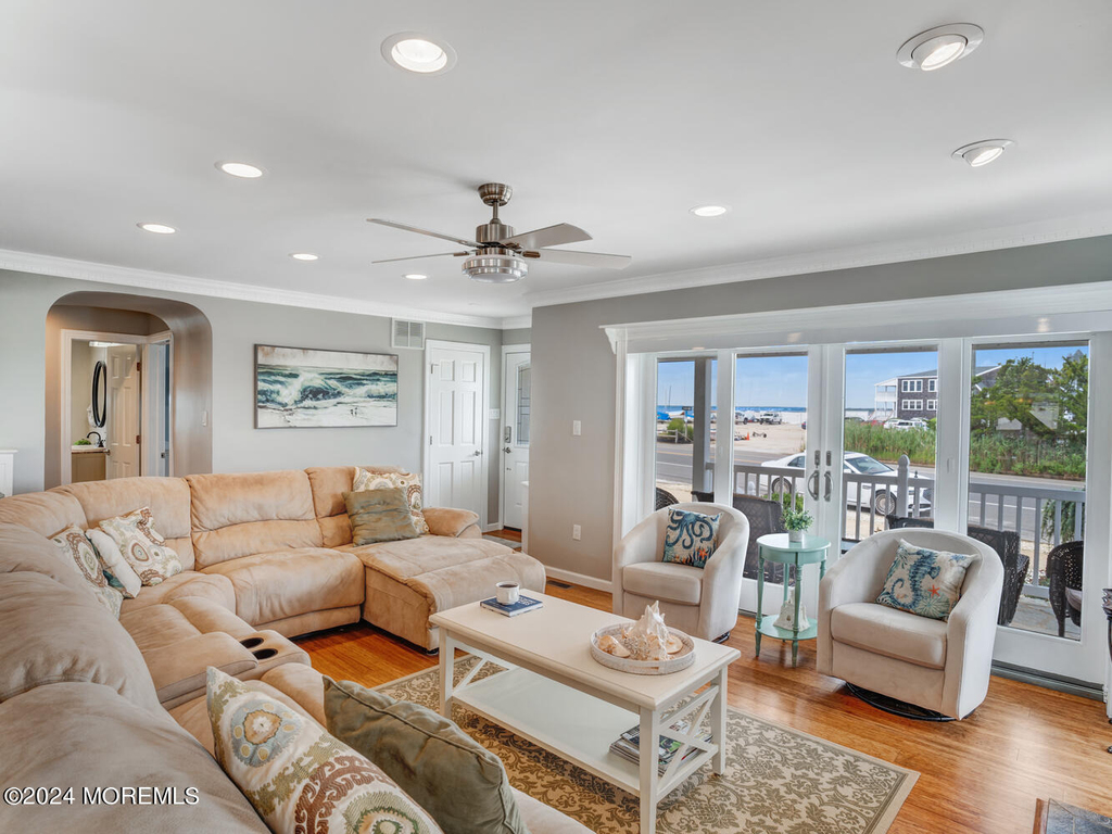 200 S Bayview Avenue - Photo 12