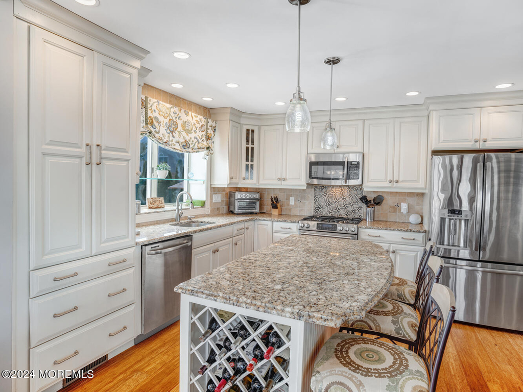 200 S Bayview Avenue - Photo 9